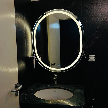 Shades Of Black 2 Hotell Lucknow Eksteriør bilde