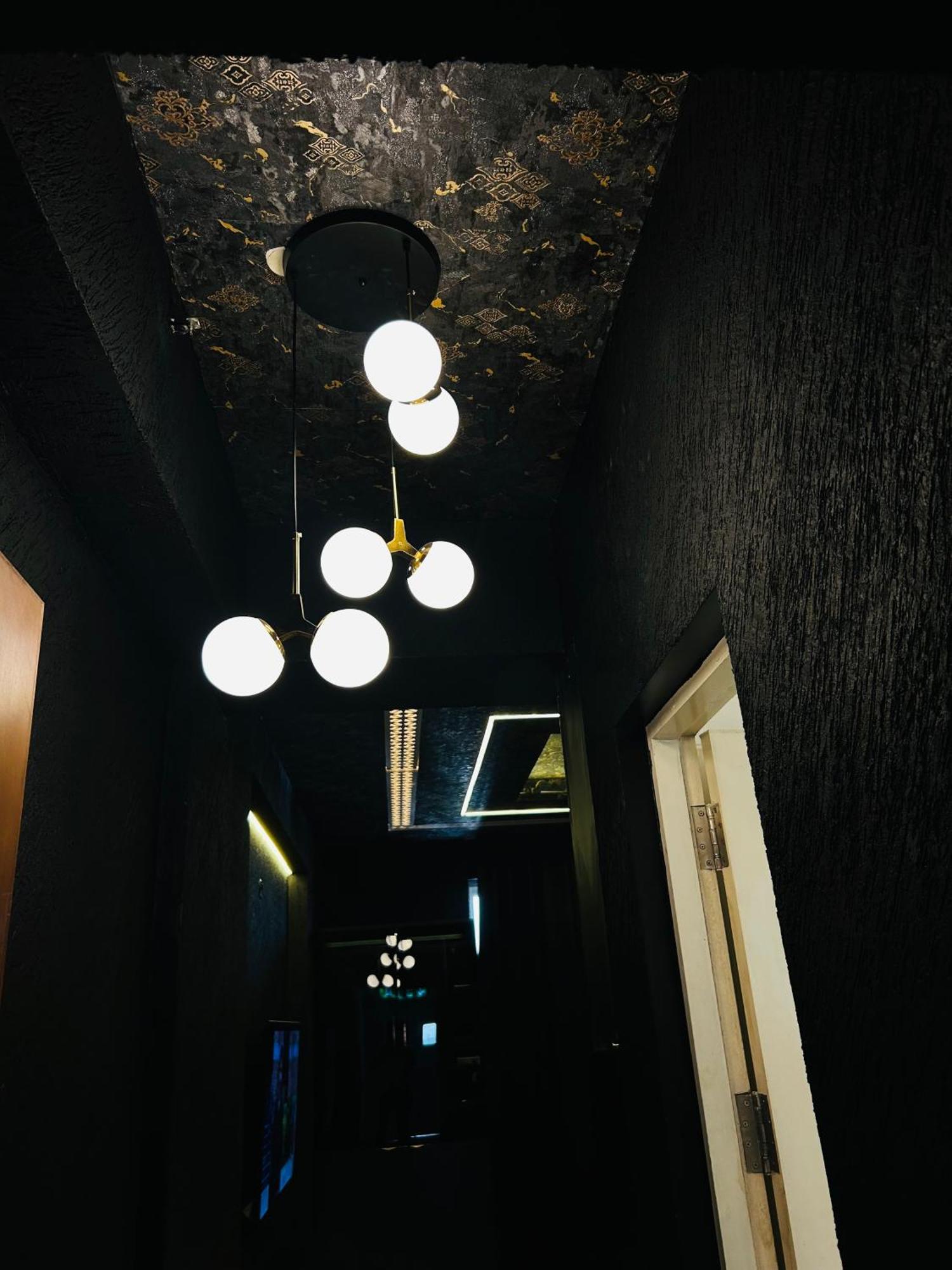 Shades Of Black 2 Hotell Lucknow Eksteriør bilde