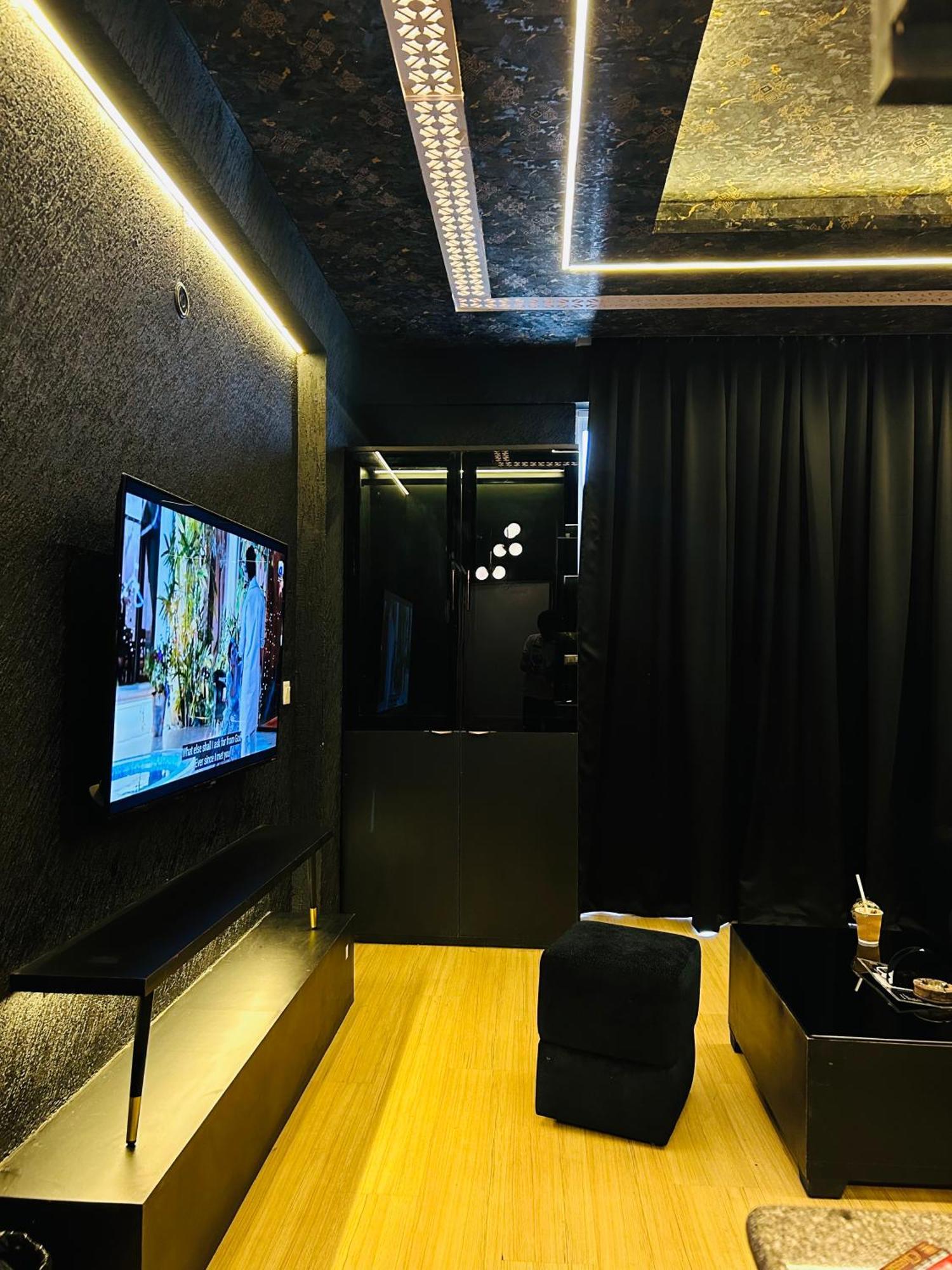 Shades Of Black 2 Hotell Lucknow Eksteriør bilde