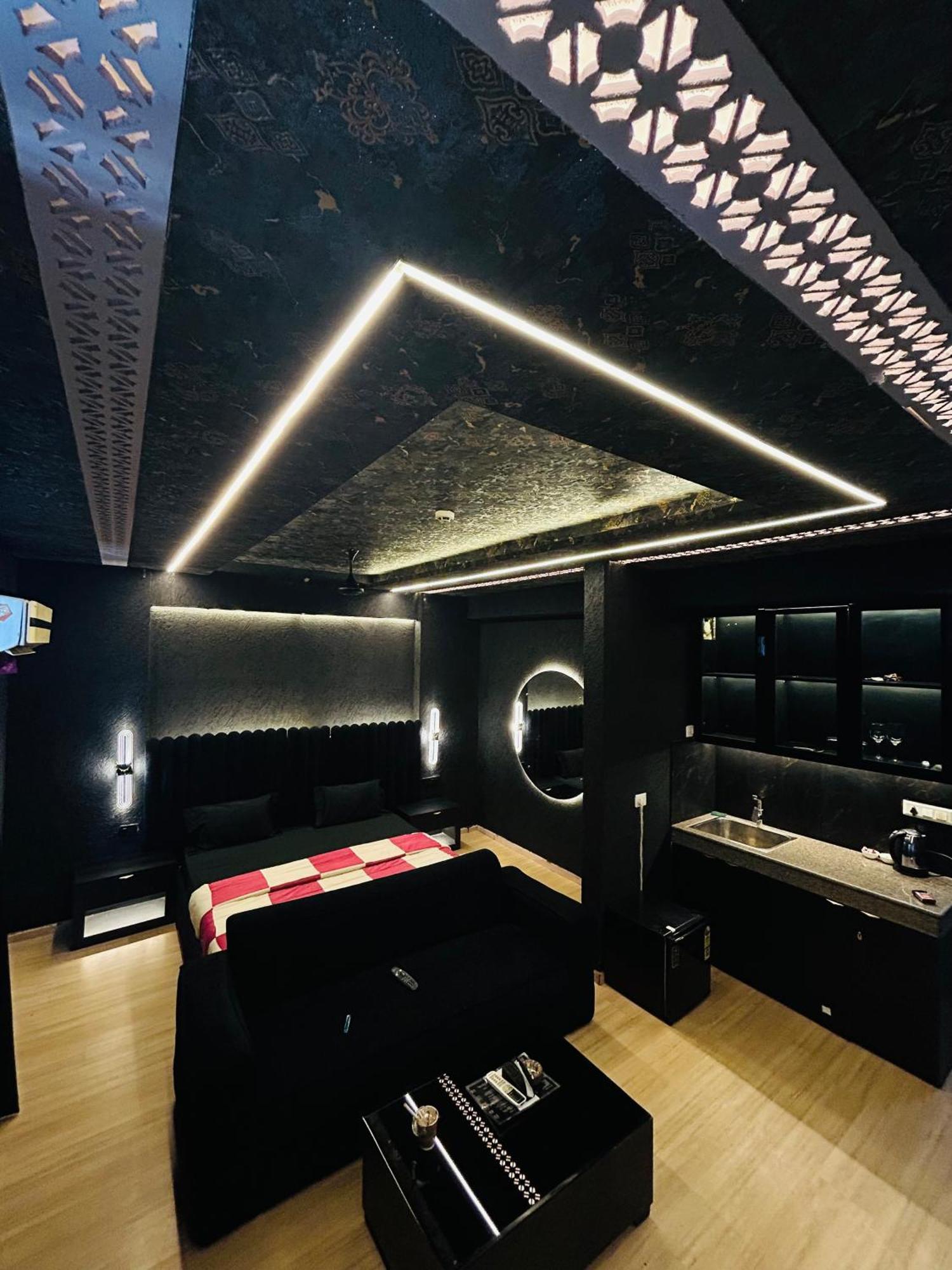 Shades Of Black 2 Hotell Lucknow Eksteriør bilde